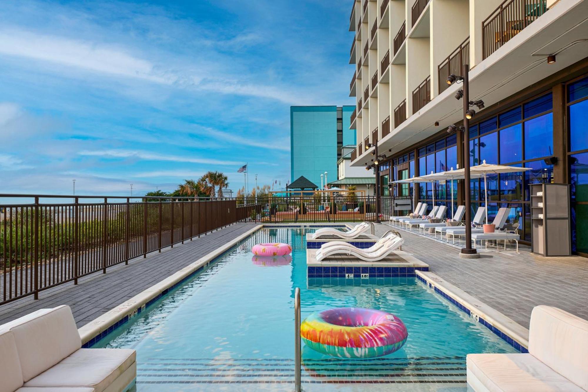 Moxy Virginia Beach Oceanfront Exteriör bild